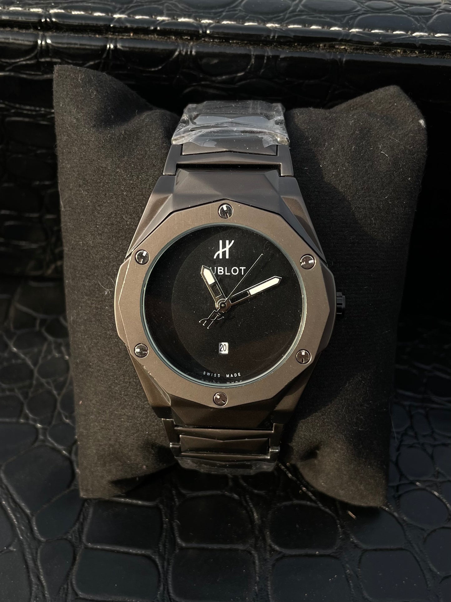 All Black heavy weight HUB watch 🔥